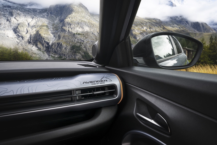 Jeep Avenger Limited Edition North Face Mont Blanc Graphic